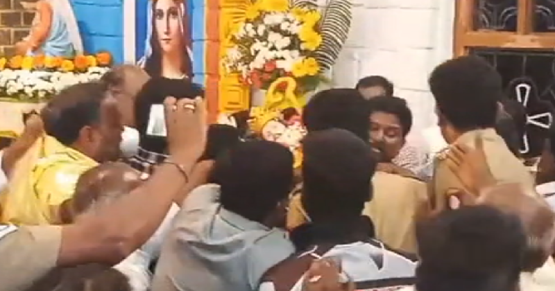 இரு தரப்பினரிடையே மோதல் – தேர் திருவிழா நிறுத்தம்!