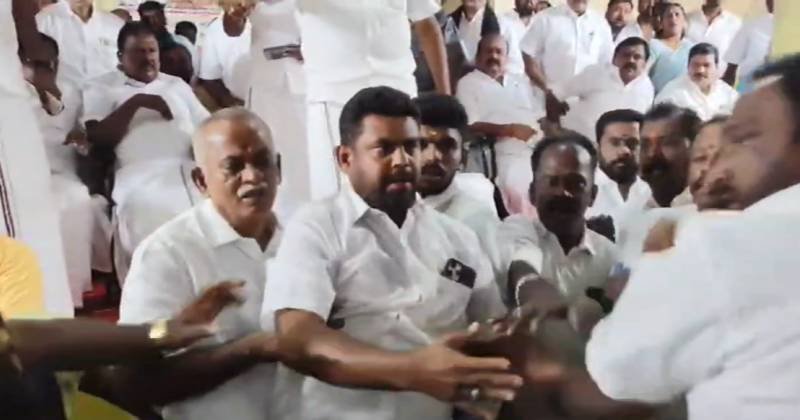 எஸ்.பி.வேலுமணி முன்னிலையில் நெல்லை அதிமுக கள ஆய்வு கூட்டம் –  அடி தடியில் ஈடுபட்ட நிர்வாகிகள்!
