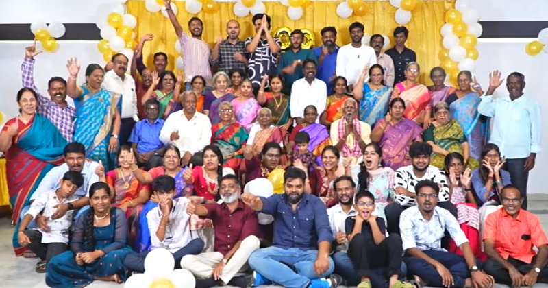 நூறு வயது மூதாட்டியிடம்  ஆசி பெற்ற குடும்பத்தினர்!