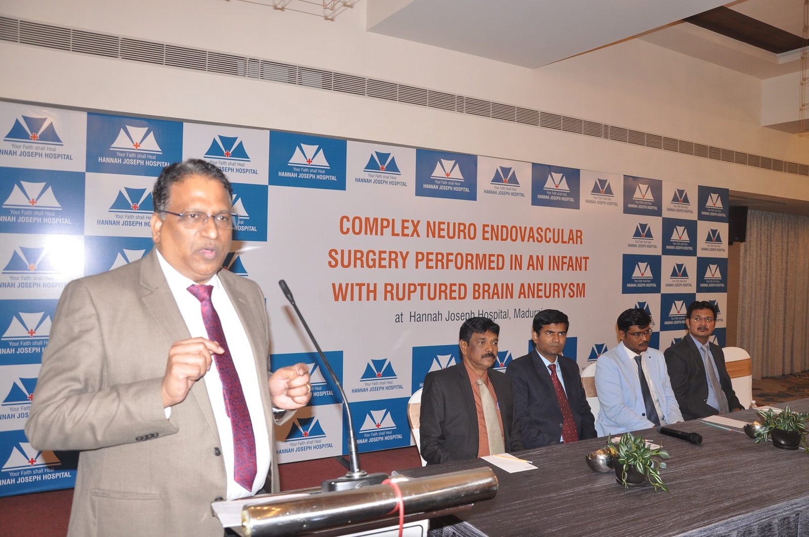 மூளை அனியுரிசம் வெடித்த ஒன்பது மாத குழந்தைக்கு அறுவை சிகிச்சை ஹானா ஜோசப் மருத்துவர்கள் சாதனை