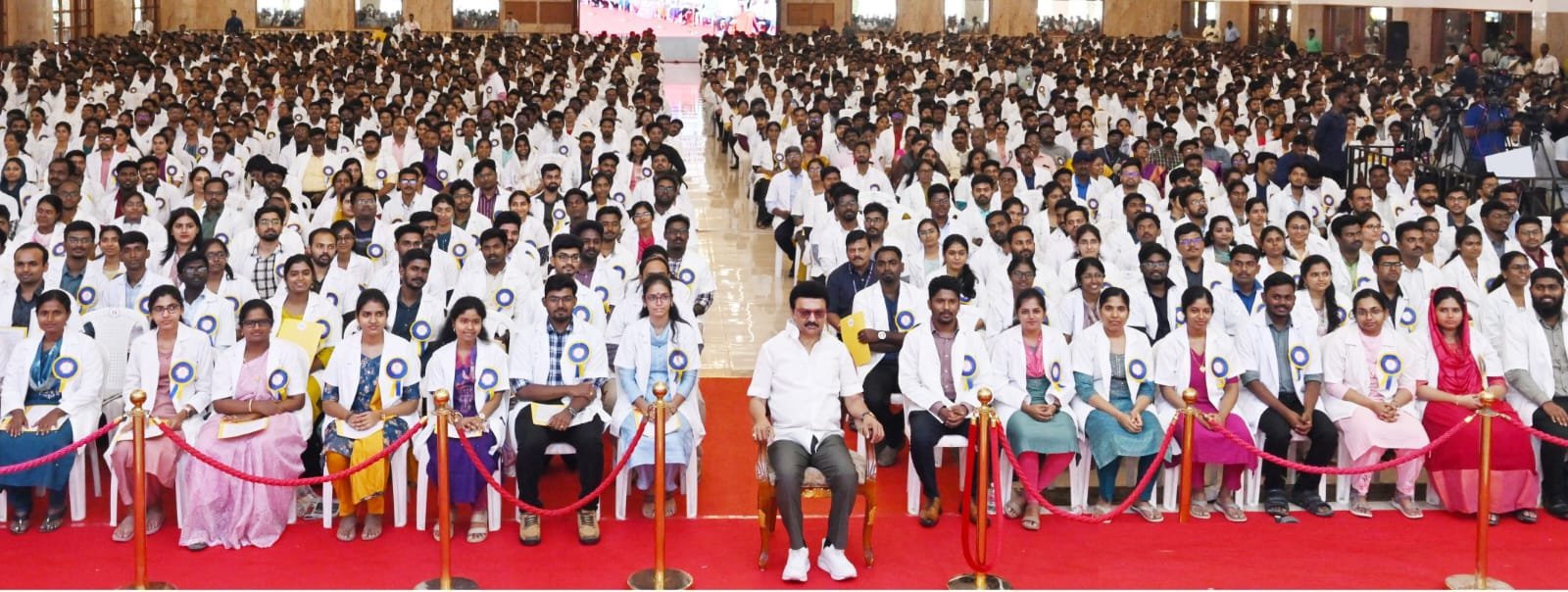 மருத்துவ அலுவலர்களுக்கு பணி நியமன ஆணை வழங்கினார்