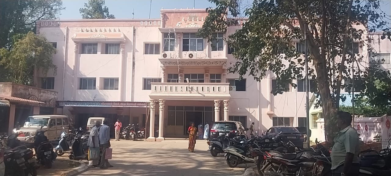 வட்டாட்சியர் அலுவலகத்தில் ஆதார் இ சேவை மையத்தில் கூடுதல் கணினி மையம் இயக்க வேண்டும் ஆட்சியரிடம் மனு