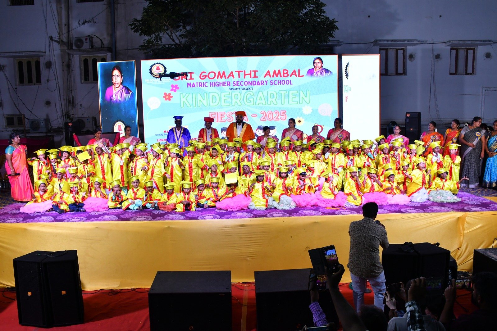 சங்கரன்கோவில் ஸ்ரீ கோமதி அம்பாள் மெட்ரிக் மேல்நிலைப் பள்ளியில் பட்டமளிப்பு விழா