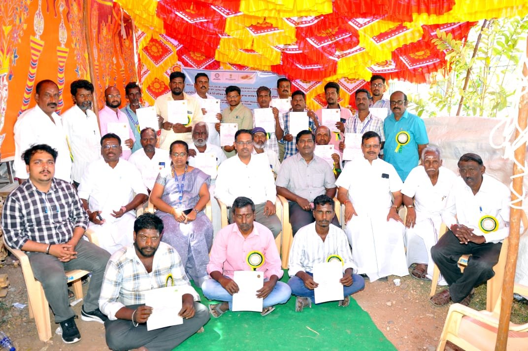 ஈரோடு மாவட்டம் அகில இந்திய விஸ்வகர்ம பேரவை கே வி ஐ சி இணைந்து நடத்திய தொழிற்பயிற்சி சான்றிதழ் வழங்கும் விழா