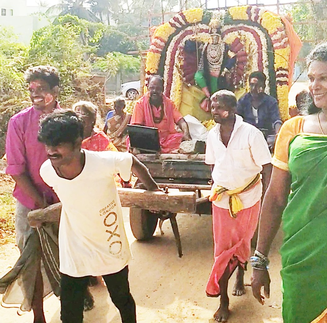 வேலூர் காட்பாடி திருவள்ளுர் நகரில் அருள்மிகு அங்காள பரமேஸ்வரி அம்மன் மயான கொள்ளை சூறை விழா நடைபெற்றது