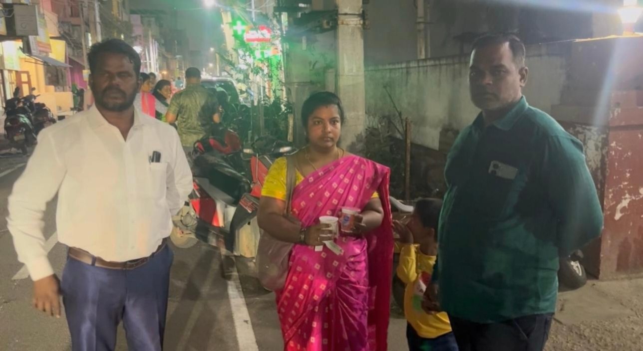 காலாவதியான கூல்டிரிங்ஸ் டப்பாவுடன் காவல் நிலையத்திற்கு 3 நாட்களாக அலையும் தம்பதி