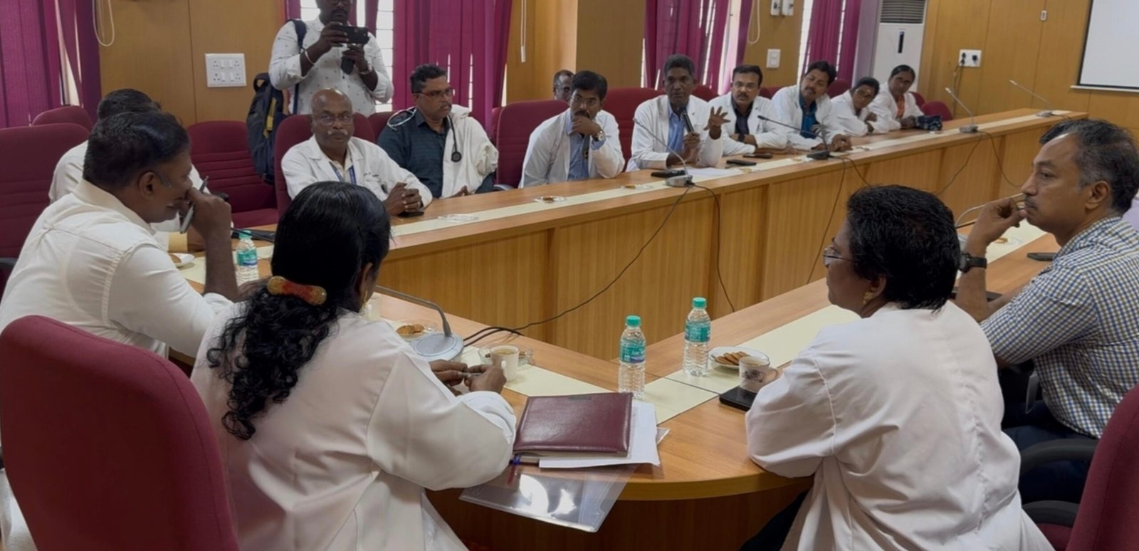 திருவள்ளூர் அரசு மருத்துவக் கல்லூரி மருத்துவமனையில் திருவள்ளூர் நாடாளுமன்ற உறுப்பினர் சசிகாந்த் செந்தில் ஆய்வு