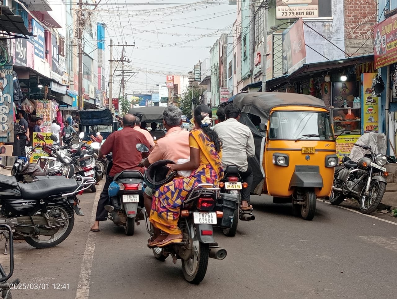 தென்காசியில் நாளுக்கு நாள் அதிகரித்து வரும் போக்குவரத்து நெருக்கடி