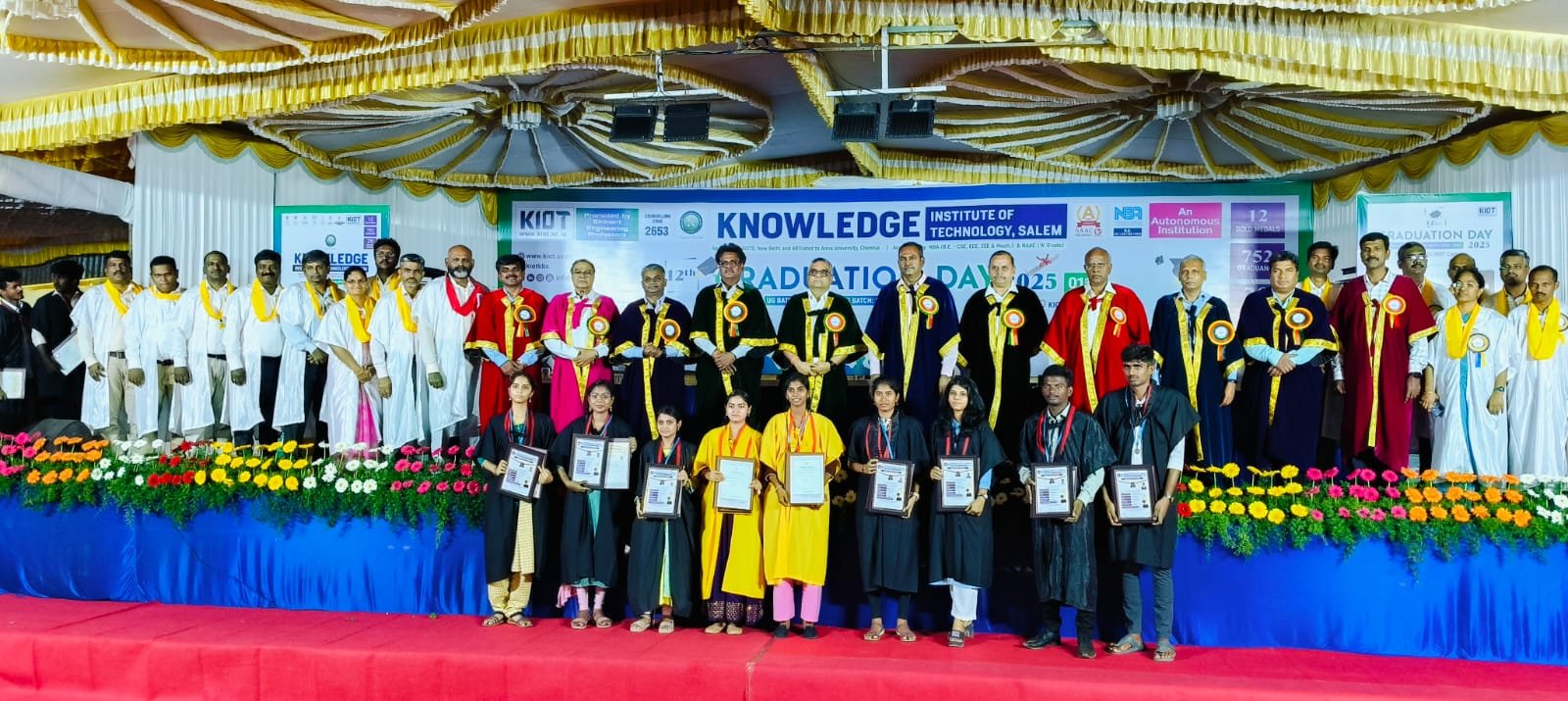 நாலெட்ஜ் பொறியியல் கல்லூரியில்12வது ஆண்டு பட்டமளிப்பு விழா