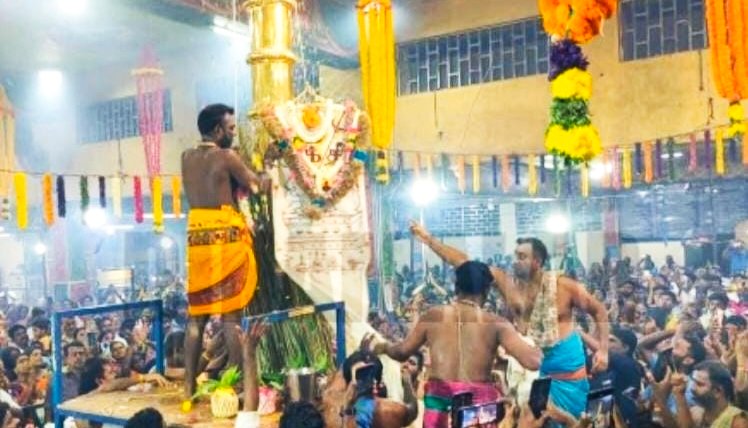 காரைக்குடி முத்துமாரியம்மன் கோவில் மாசி-பங்குனி திருவிழா கொடி – ஏற்றத்துடன் துவங்கியது.