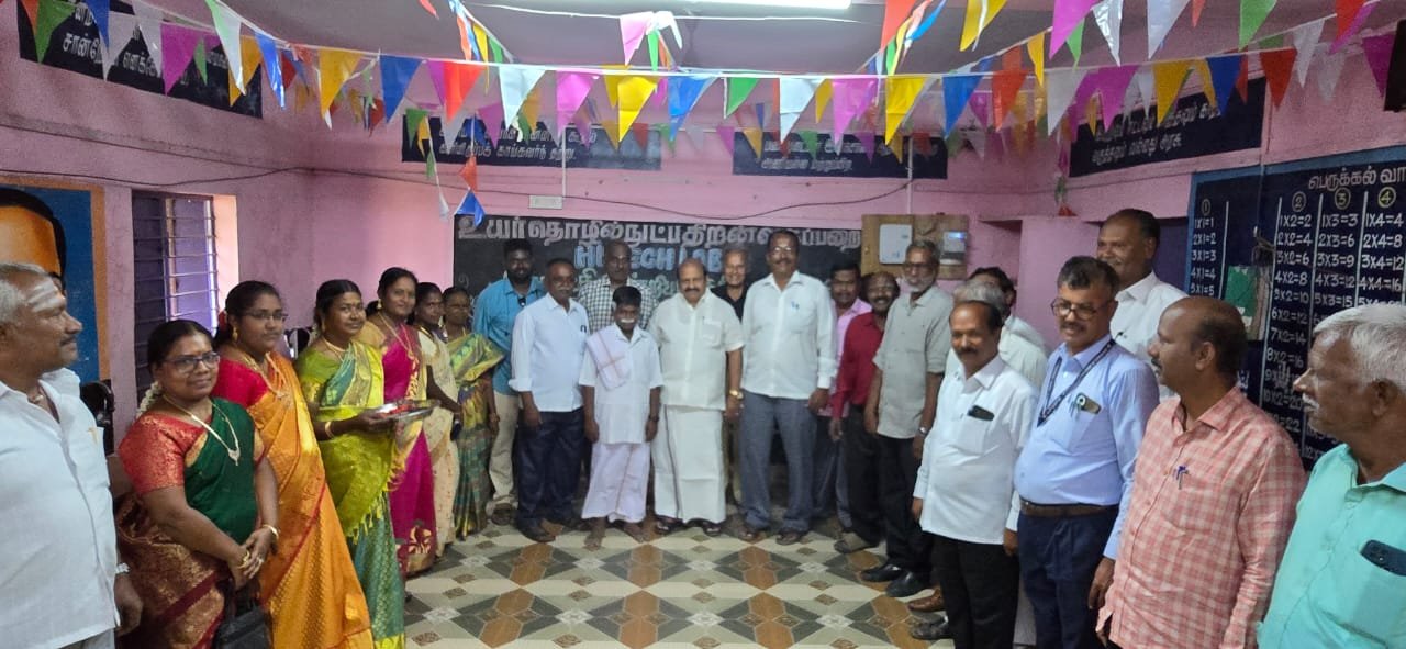 பள்ளியில் ஸ்மார்ட் வகுப்பறை எம்எல்ஏ அ.செ.வில்வநாதன் திறந்த வைத்தார்