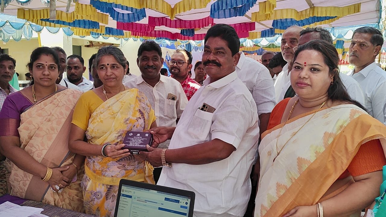 கலைஞர் உரிமை தொகை பெற்று பயன் அடையுங்கள் என திரியாலம் பகுதியில் ஜோலார்பேட்டை எம்எல்ஏ தேவராஜ் பேச்சு
