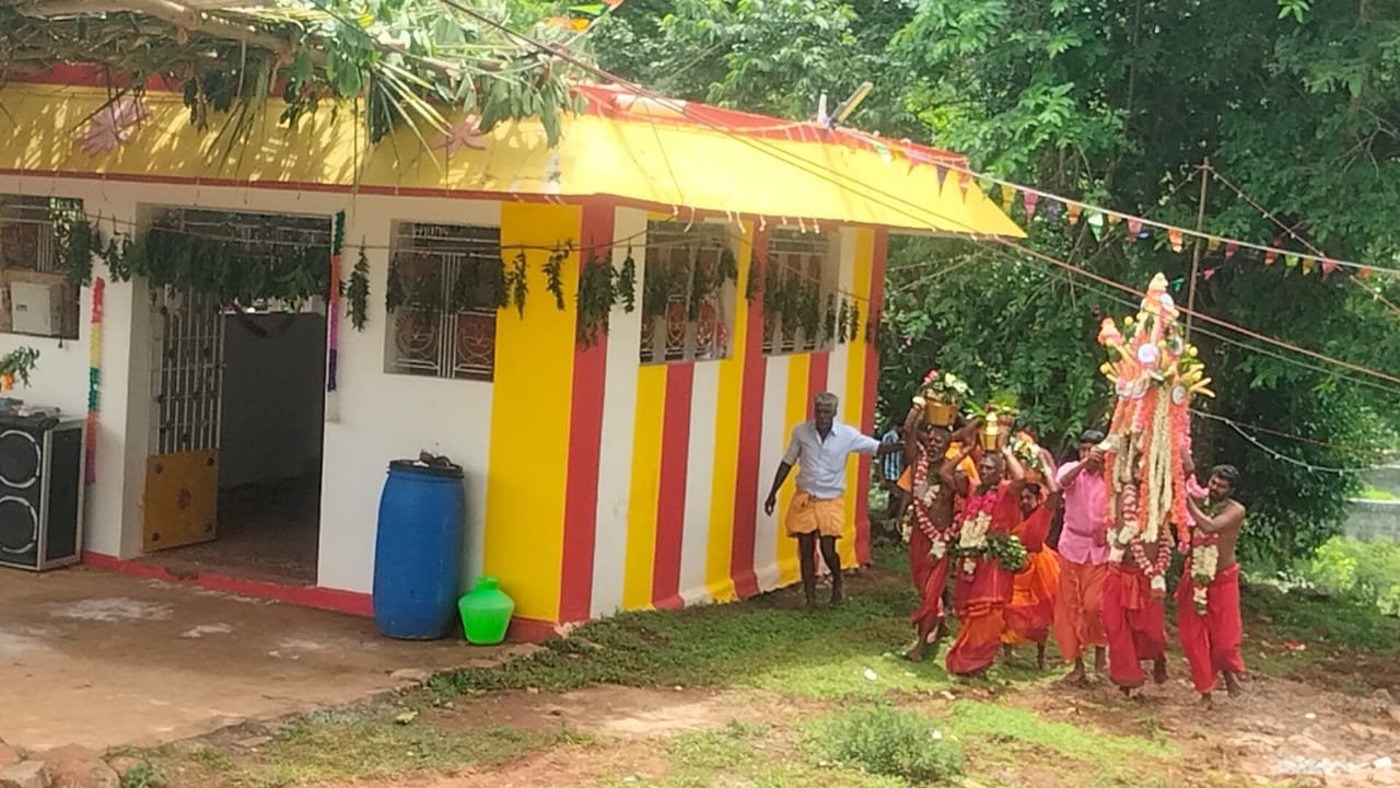 அத்தனாவூர் கிராமத்தில் மழை வளம் வேண்டி 17-ம் ஆண்டு ஆடிப்பூர கஞ்சி வார்த்தல் திருவிழா.