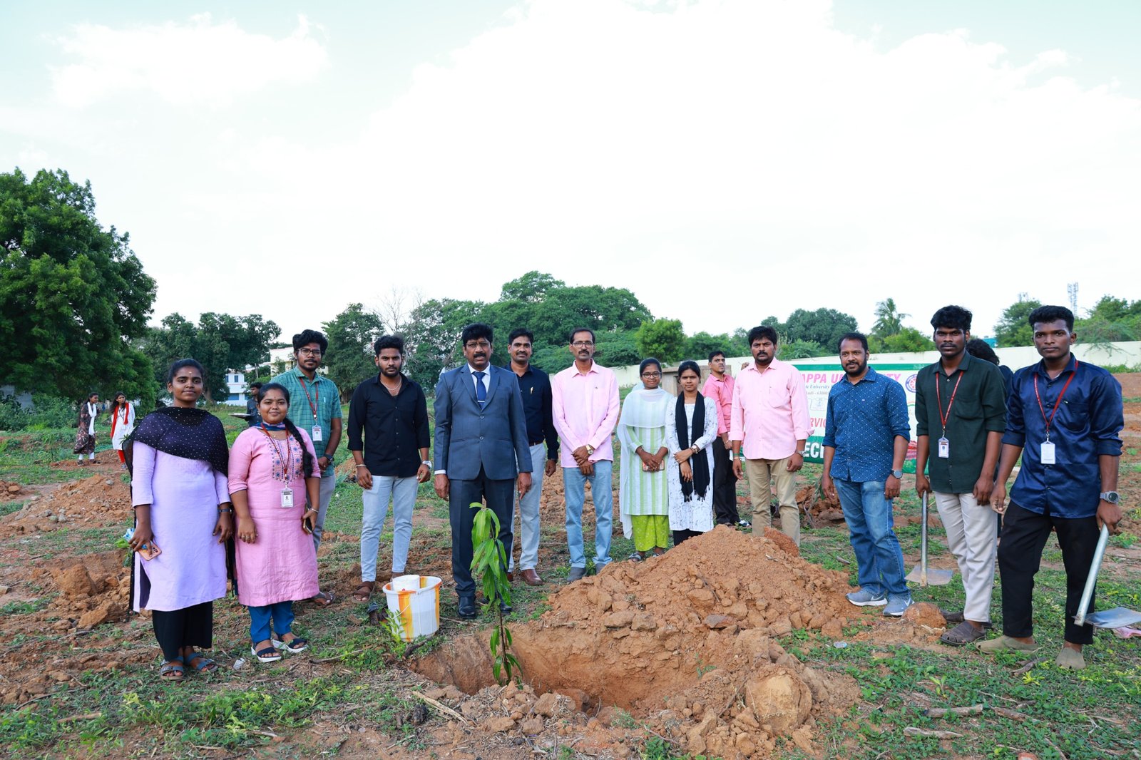 அழகப்பா பல்கலைக்கழகத்தில் மரக்கன்று நடும் விழா